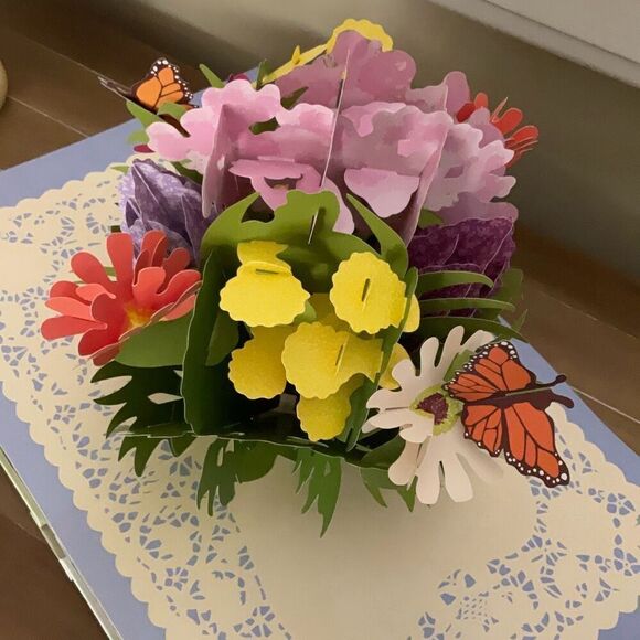 Paper Blossoms Coffee Table Pop Up Book - Picture 1 of 8